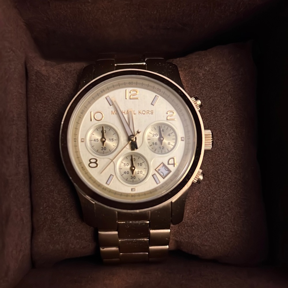 COPY - Michael Kors oversized Gold Watch - Picture 1 of 7